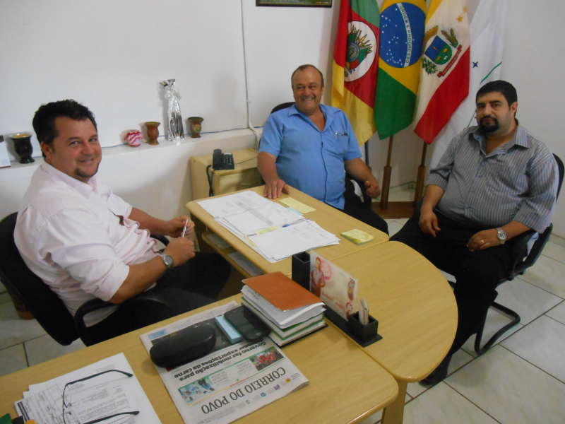 Administração entrega máquinas agrícolas à Associação de Produtores Rurais da Capela São Paulo